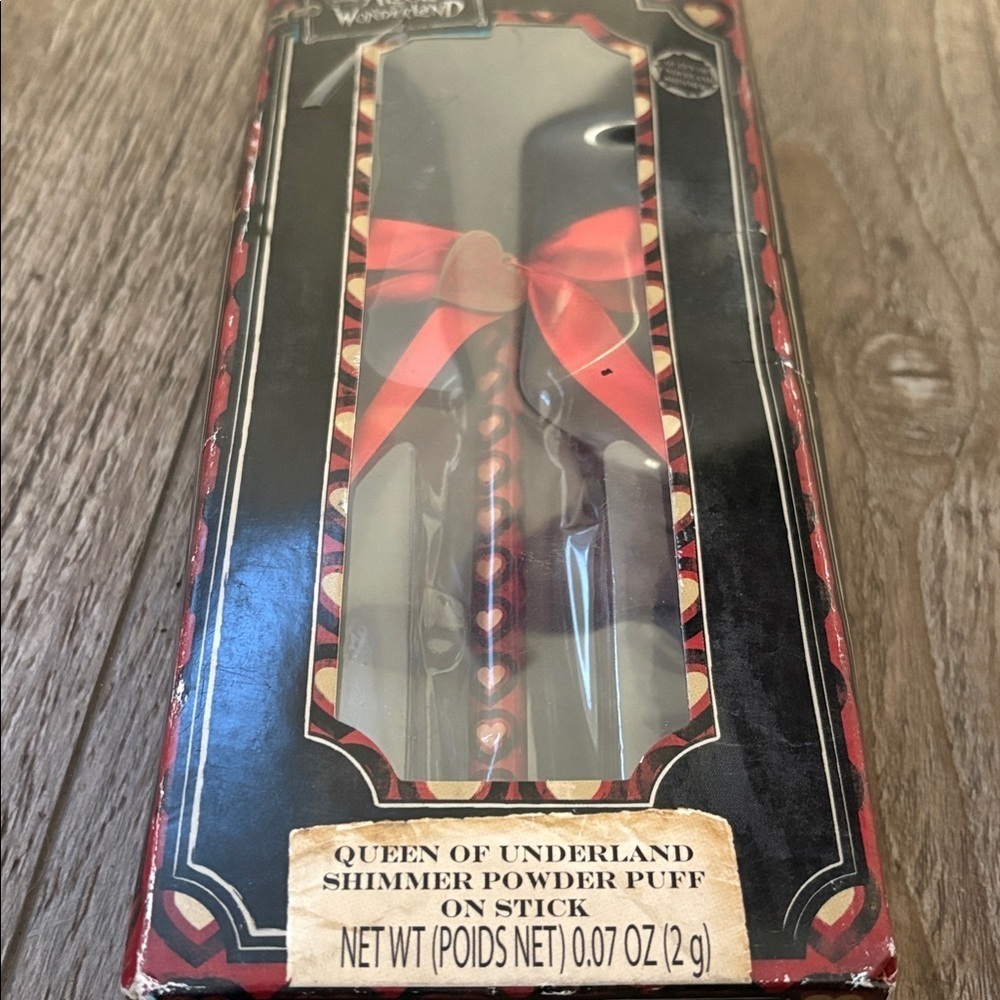 Hot Topic Deadstock Alice in Wonderland Queen of Underland Glitter Powder Puff - Picture 2 of 5